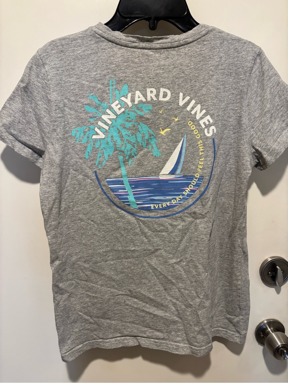 Vineyard Vines Light Heather Gray Short Sleeve Pocket Tee - Picture 2 of 3